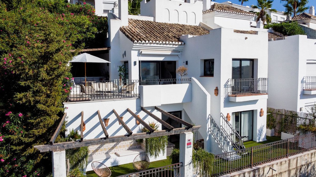 3 Bed Semi-Detached House in Istán