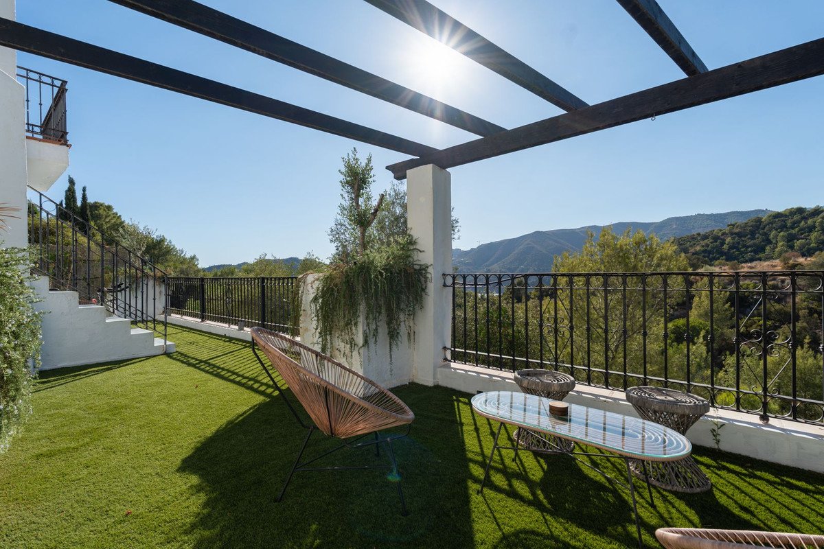 3 Bed Semi-Detached House in Istán