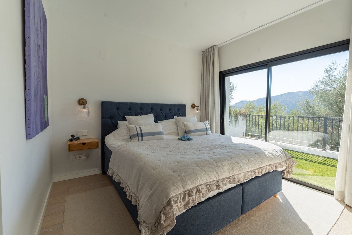 3 Bed Semi-Detached House in Istán