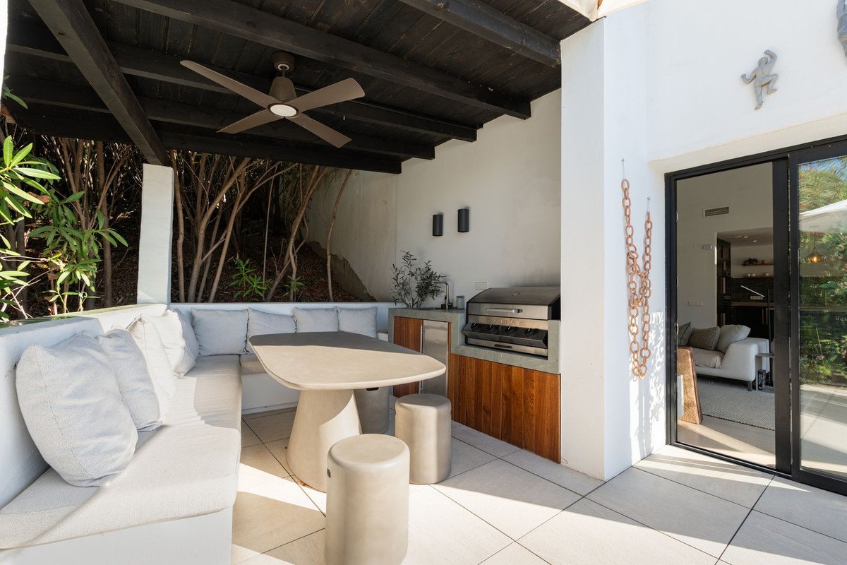 3 Bed Semi-Detached House in Istán
