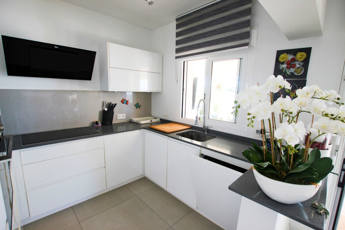 4 Bed Detached Villa in Cumbre del Sol