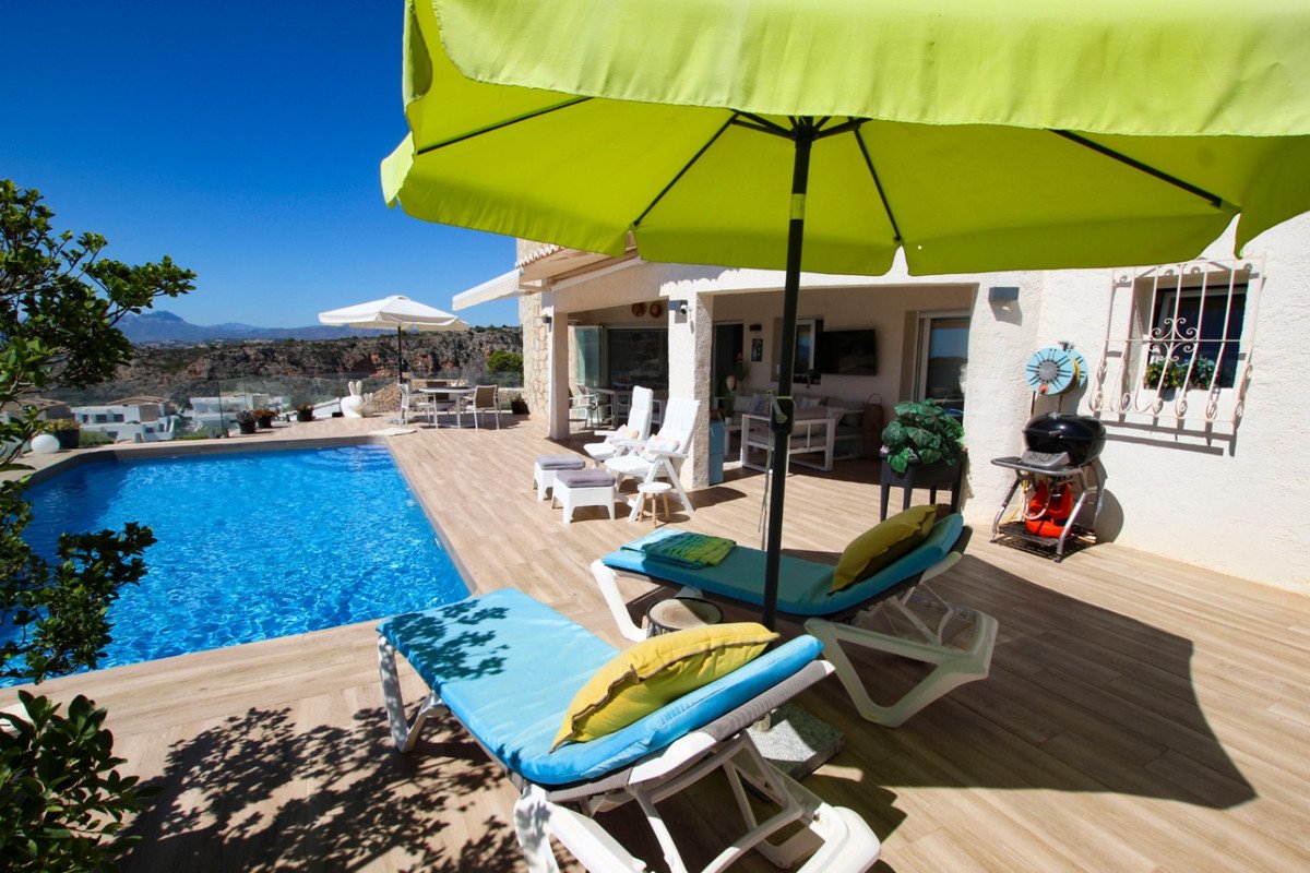 4 Bed Detached Villa in Cumbre del Sol