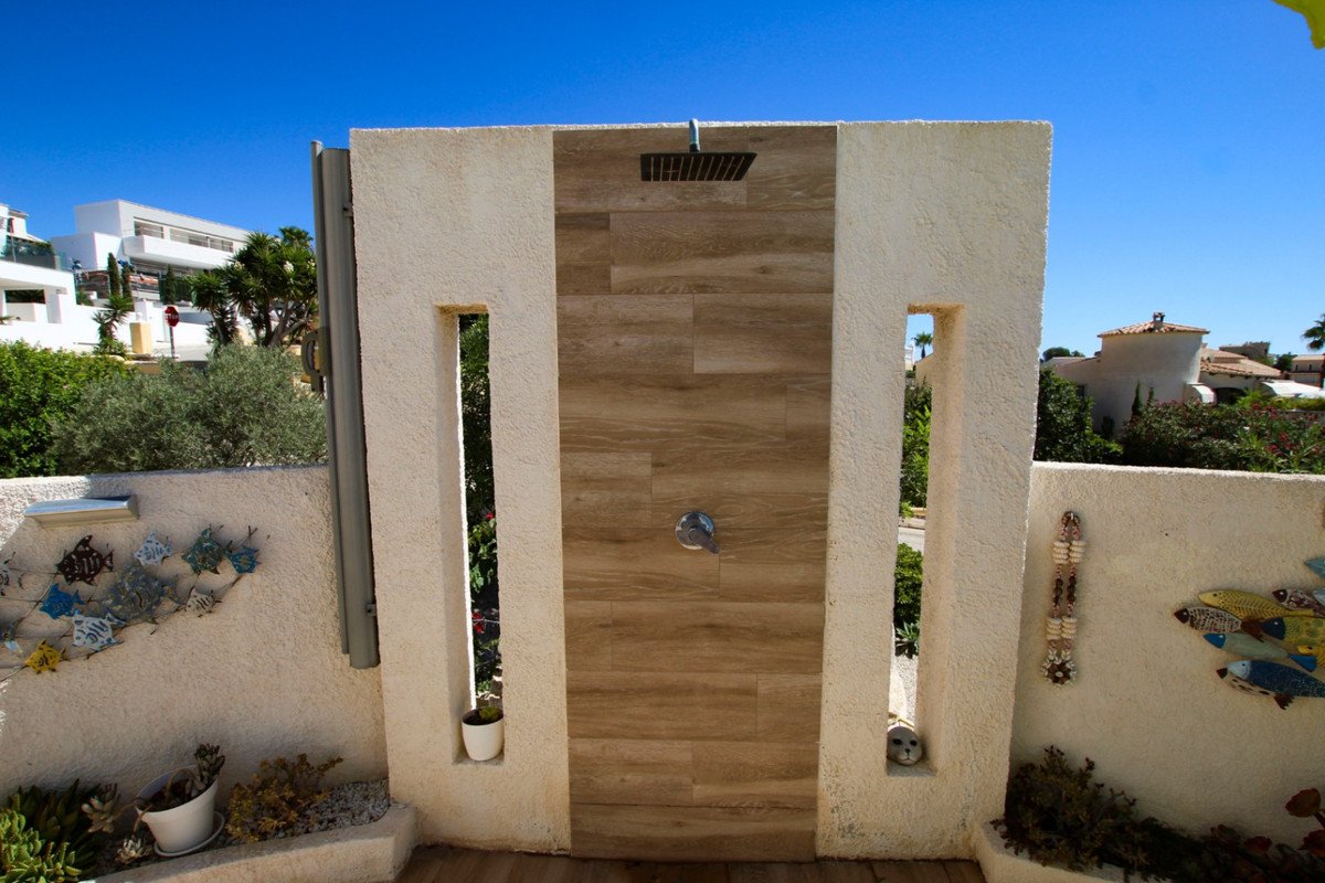 4 Bed Detached Villa in Cumbre del Sol