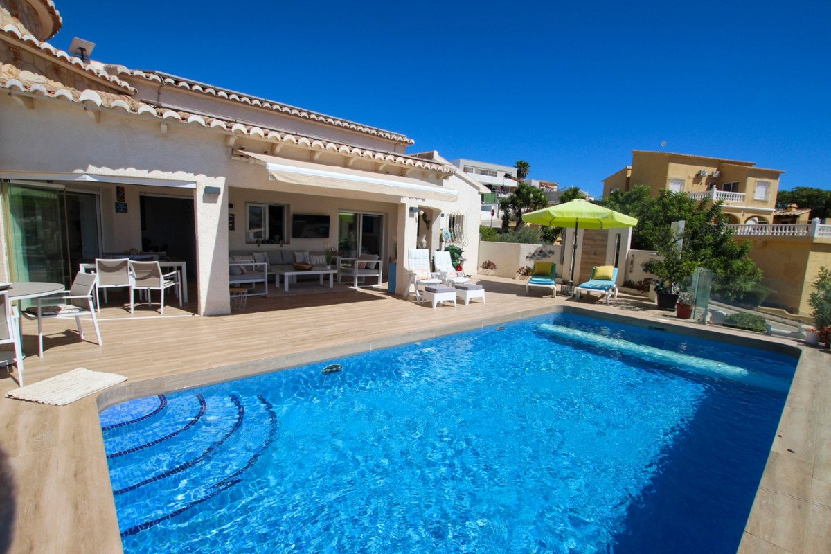 4 Bed Detached Villa in Cumbre del Sol