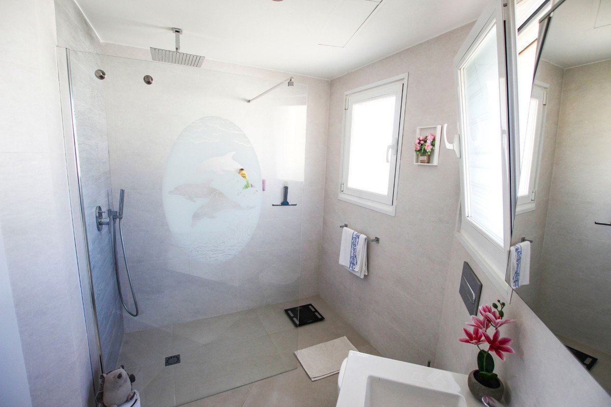 4 Bed Detached Villa in Cumbre del Sol