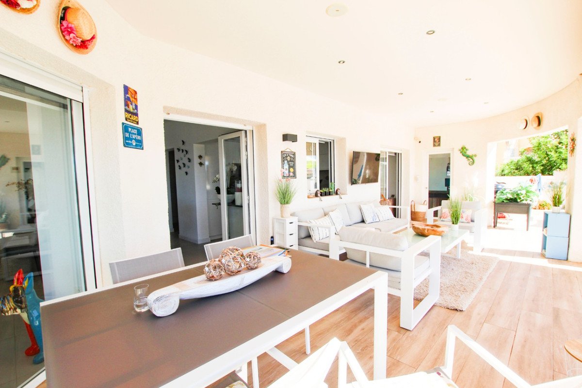 4 Bed Detached Villa in Cumbre del Sol
