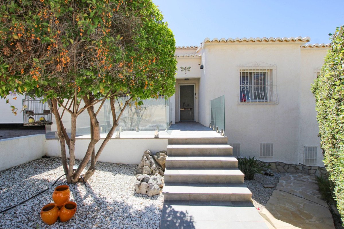 4 Bed Detached Villa in Cumbre del Sol