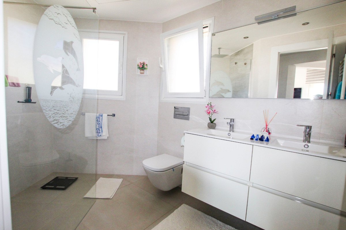 4 Bed Detached Villa in Cumbre del Sol