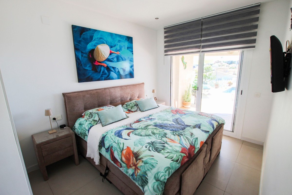 4 Bed Detached Villa in Cumbre del Sol