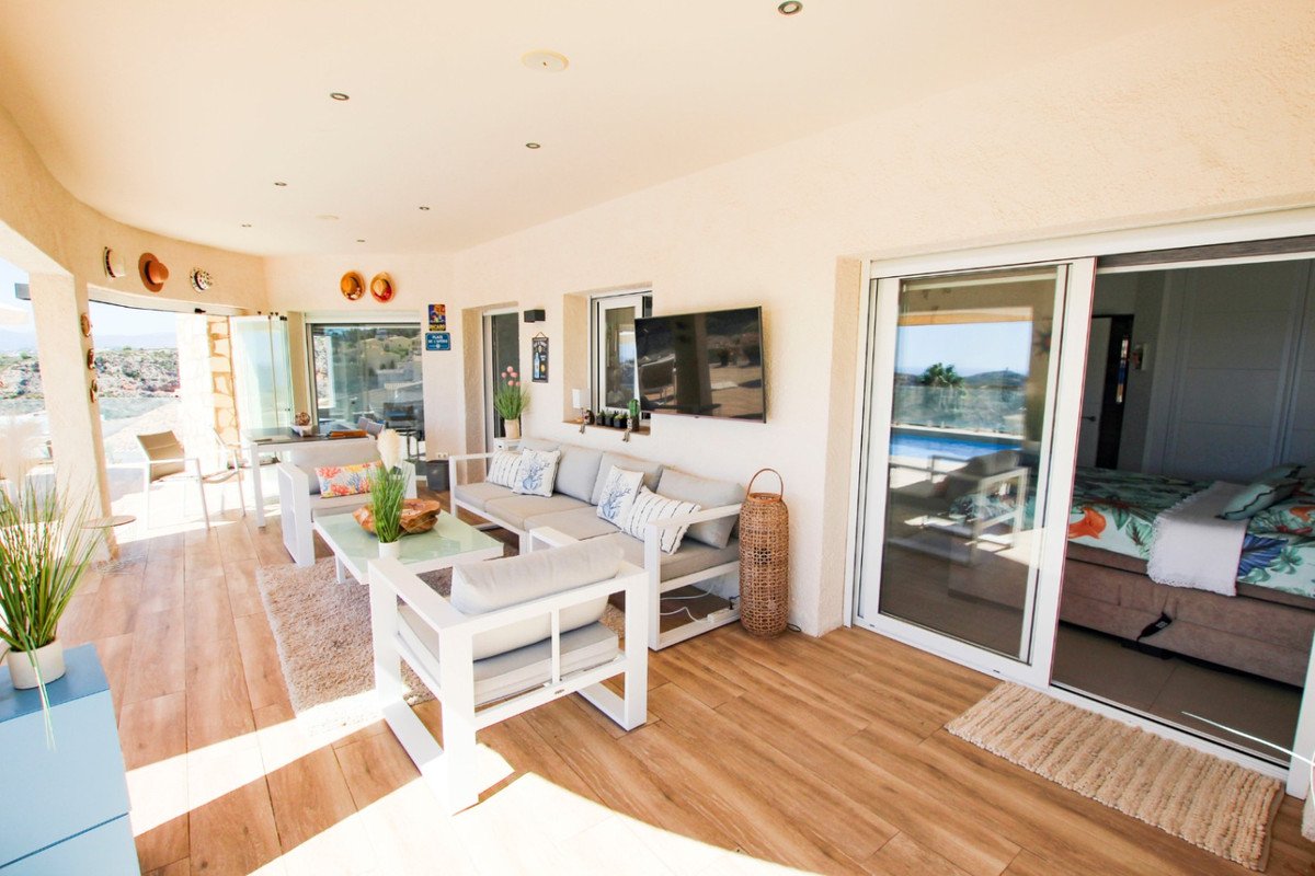 4 Bed Detached Villa in Cumbre del Sol