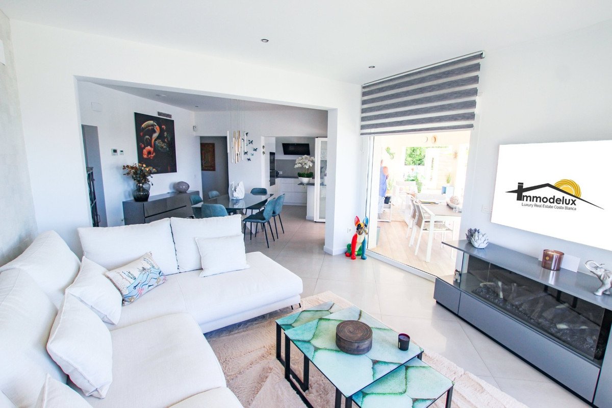 4 Bed Detached Villa in Cumbre del Sol