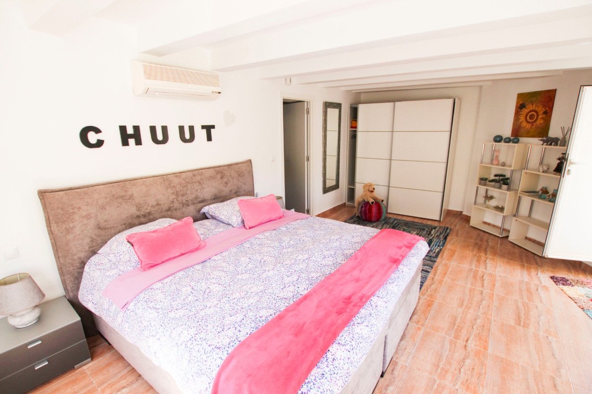 4 Bed Detached Villa in Cumbre del Sol