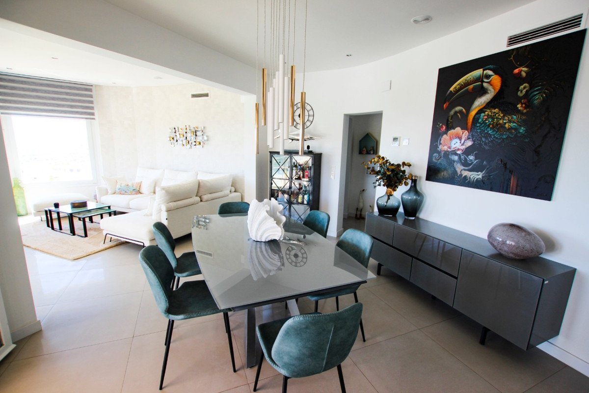 4 Bed Detached Villa in Cumbre del Sol