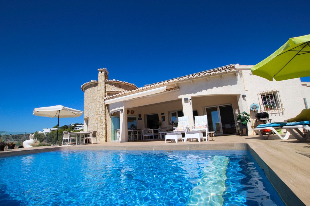 4 Bed Detached Villa in Cumbre del Sol