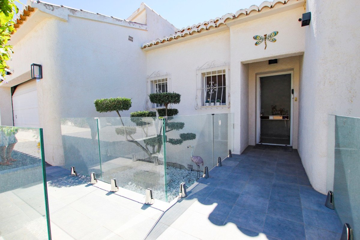4 Bed Detached Villa in Cumbre del Sol