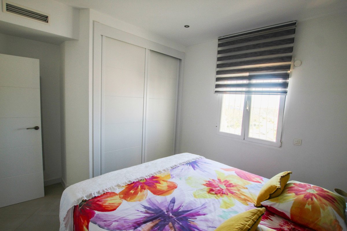 4 Bed Detached Villa in Cumbre del Sol