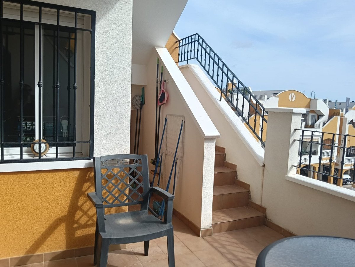 2 Bed Top Floor Apartment in Los Montesinos