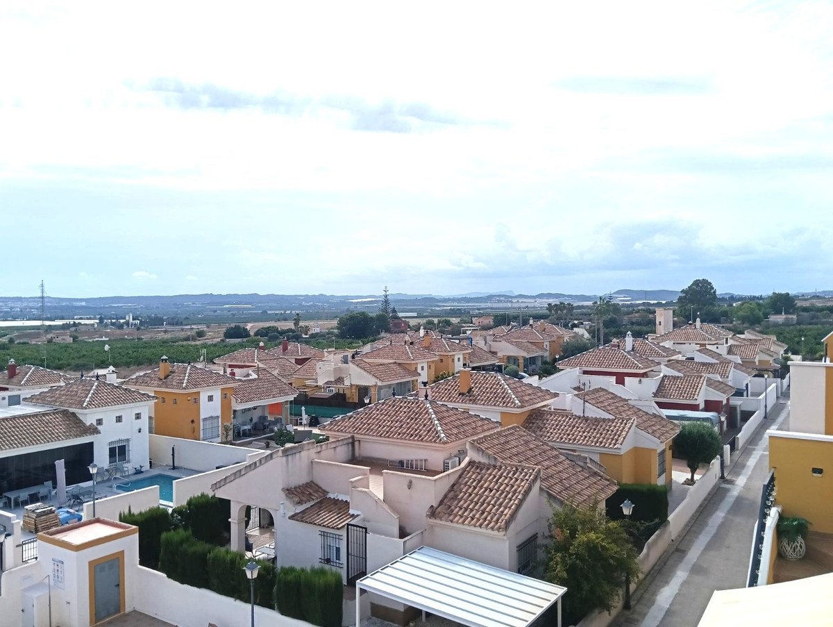 2 Bed Top Floor Apartment in Los Montesinos