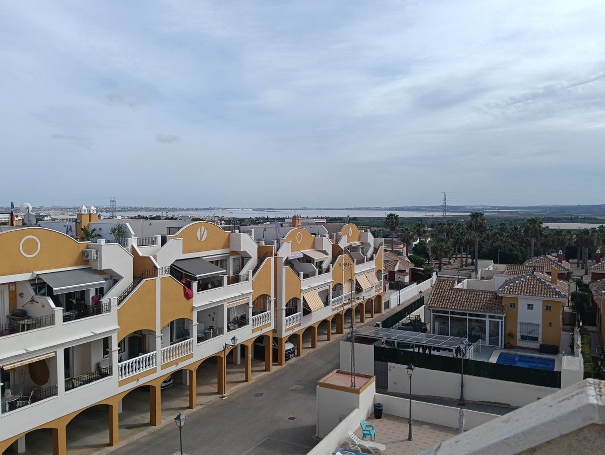 2 Bed Top Floor Apartment in Los Montesinos