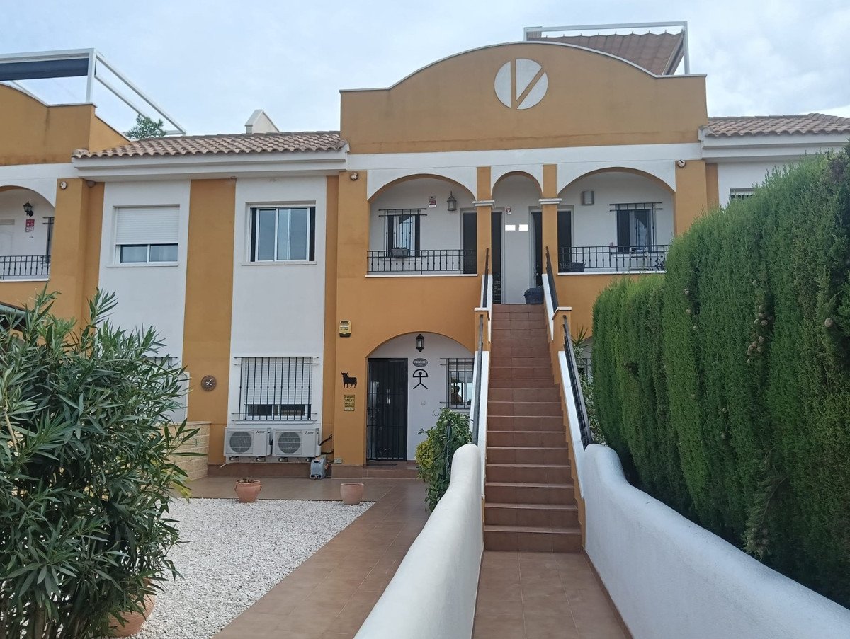 2 Bed Top Floor Apartment in Los Montesinos