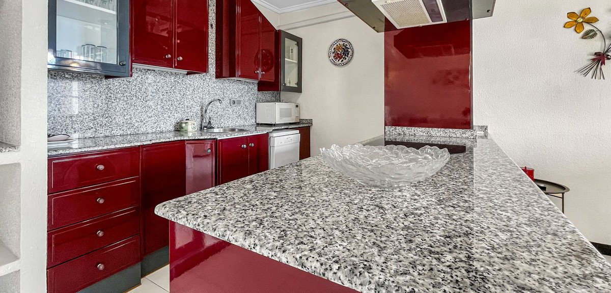 2 Bed Middle Floor Apartment in Orihuela Costa