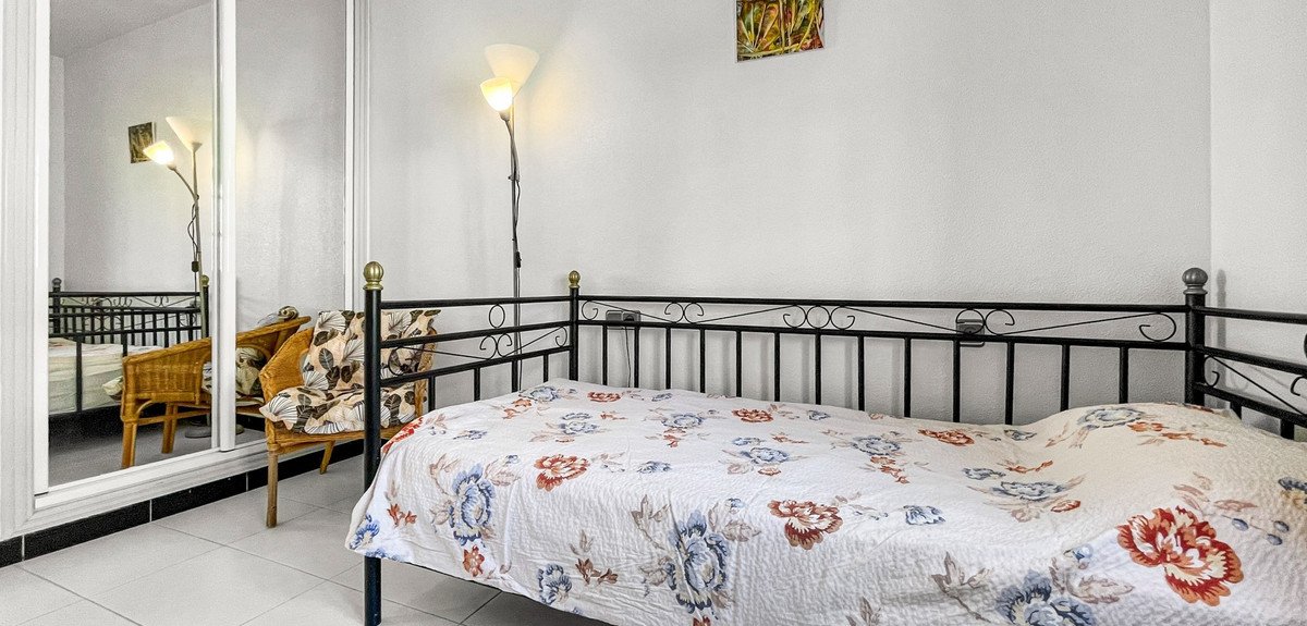 2 Bed Middle Floor Apartment in Orihuela Costa