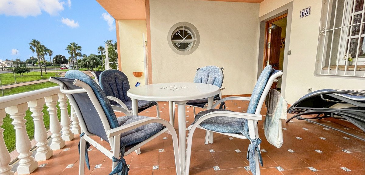 2 Bed Middle Floor Apartment in Orihuela Costa