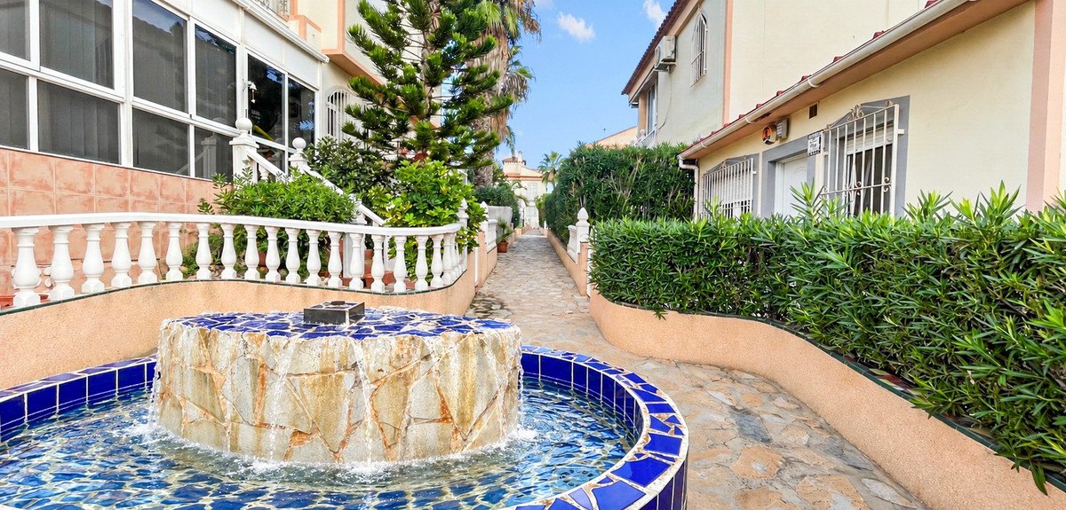 2 Bed Middle Floor Apartment in Orihuela Costa