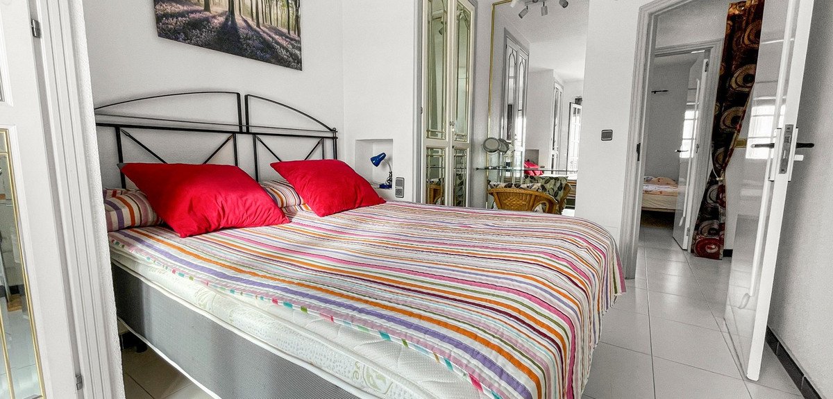 2 Bed Middle Floor Apartment in Orihuela Costa
