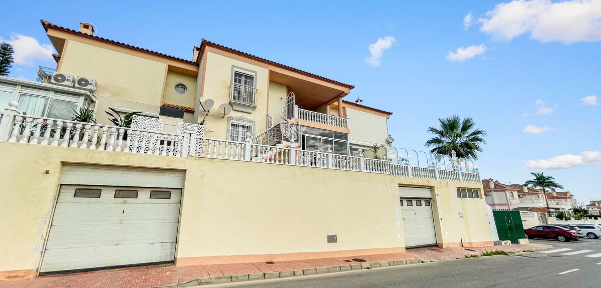 2 Bed Middle Floor Apartment in Orihuela Costa