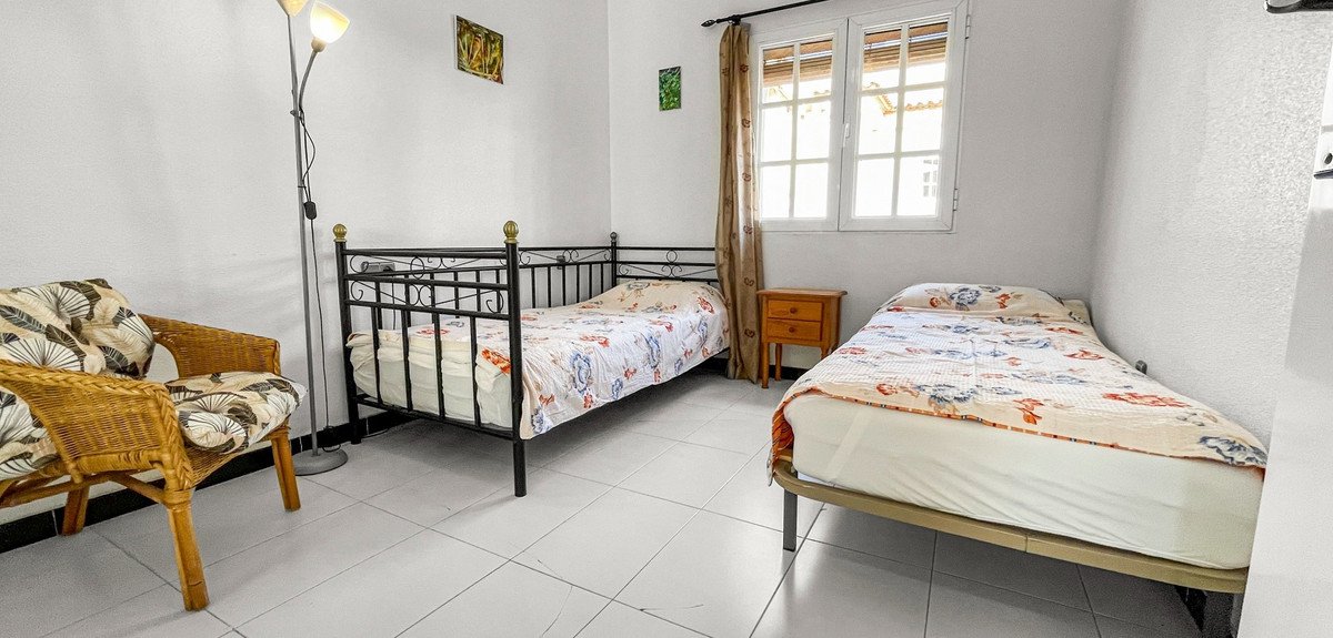 2 Bed Middle Floor Apartment in Orihuela Costa