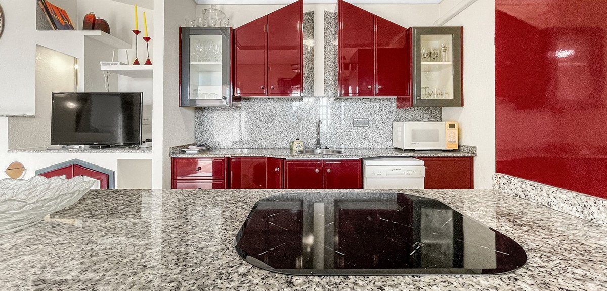 2 Bed Middle Floor Apartment in Orihuela Costa