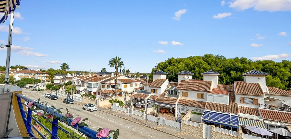 2 Bed Middle Floor Apartment in Mil Palmeras