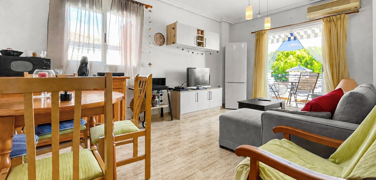 2 Bed Middle Floor Apartment in Mil Palmeras