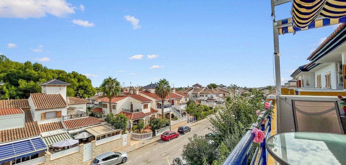 2 Bed Middle Floor Apartment in Mil Palmeras
