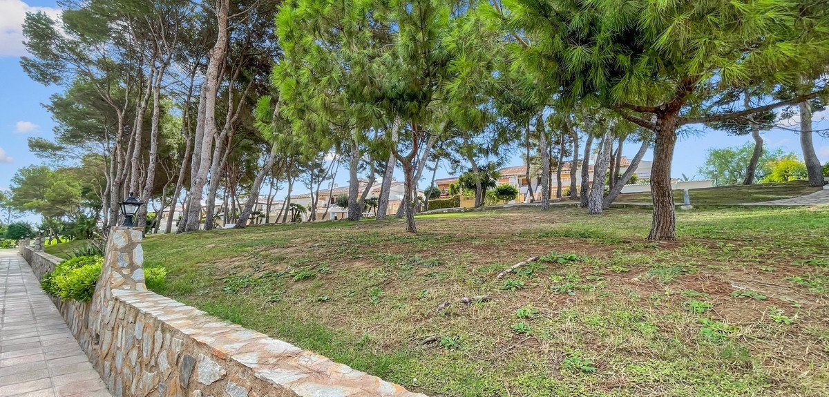 2 Bed Middle Floor Apartment in Mil Palmeras