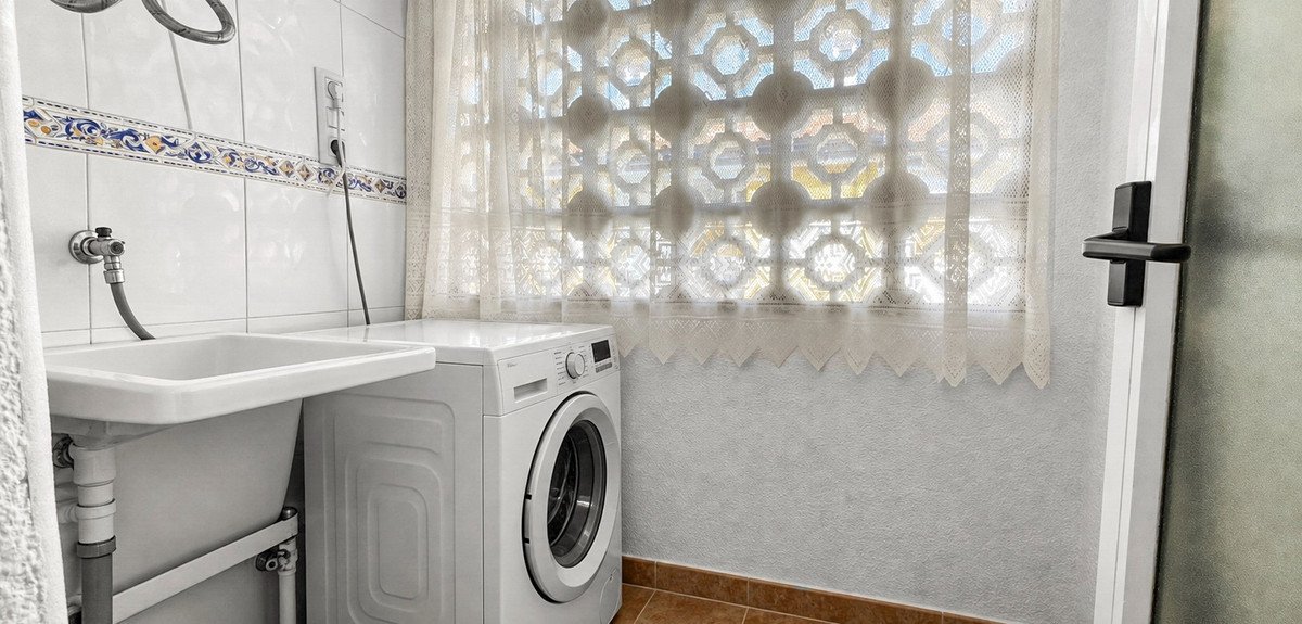 2 Bed Middle Floor Apartment in Mil Palmeras