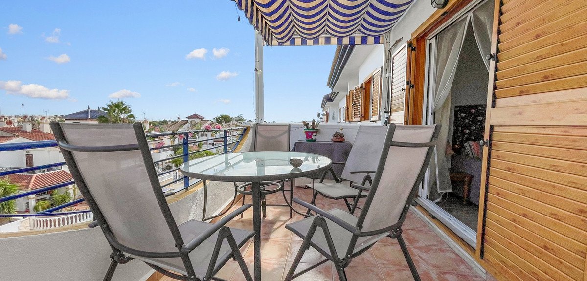 2 Bed Middle Floor Apartment in Mil Palmeras