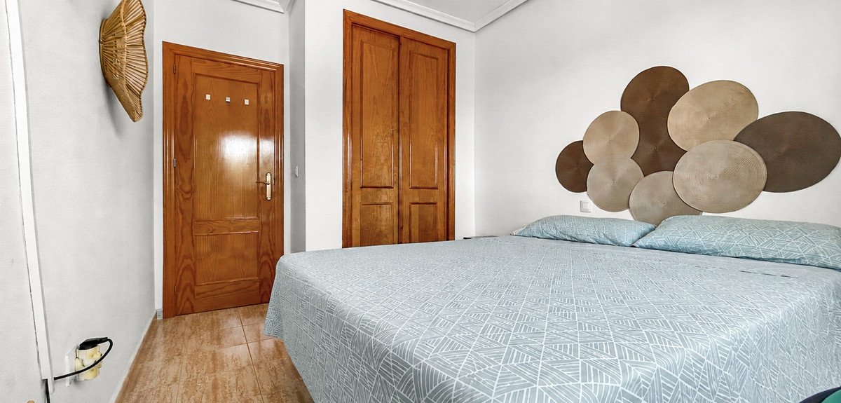 2 Bed Middle Floor Apartment in Mil Palmeras