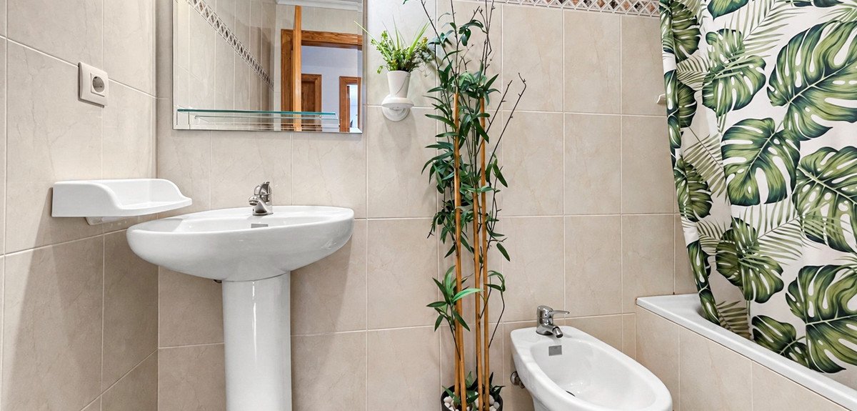 2 Bed Middle Floor Apartment in Mil Palmeras