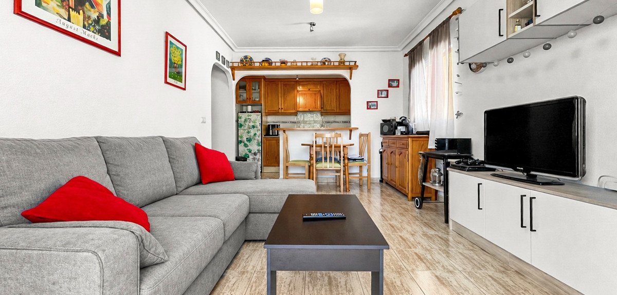 2 Bed Middle Floor Apartment in Mil Palmeras