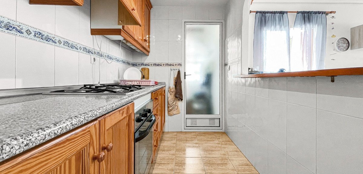 2 Bed Middle Floor Apartment in Mil Palmeras