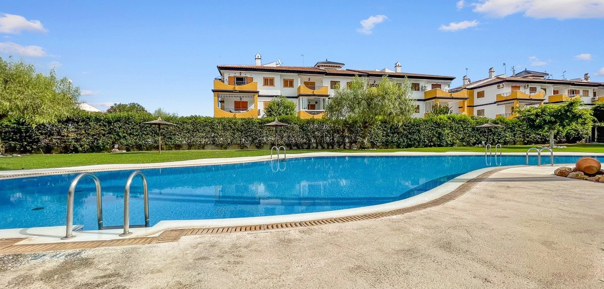 2 Bed Middle Floor Apartment in Mil Palmeras