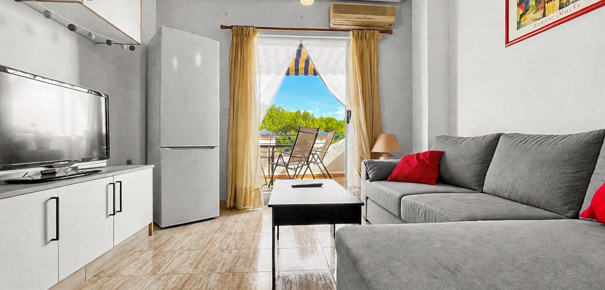 2 Bed Middle Floor Apartment in Mil Palmeras