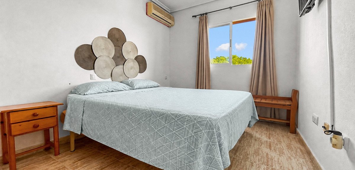 2 Bed Middle Floor Apartment in Mil Palmeras