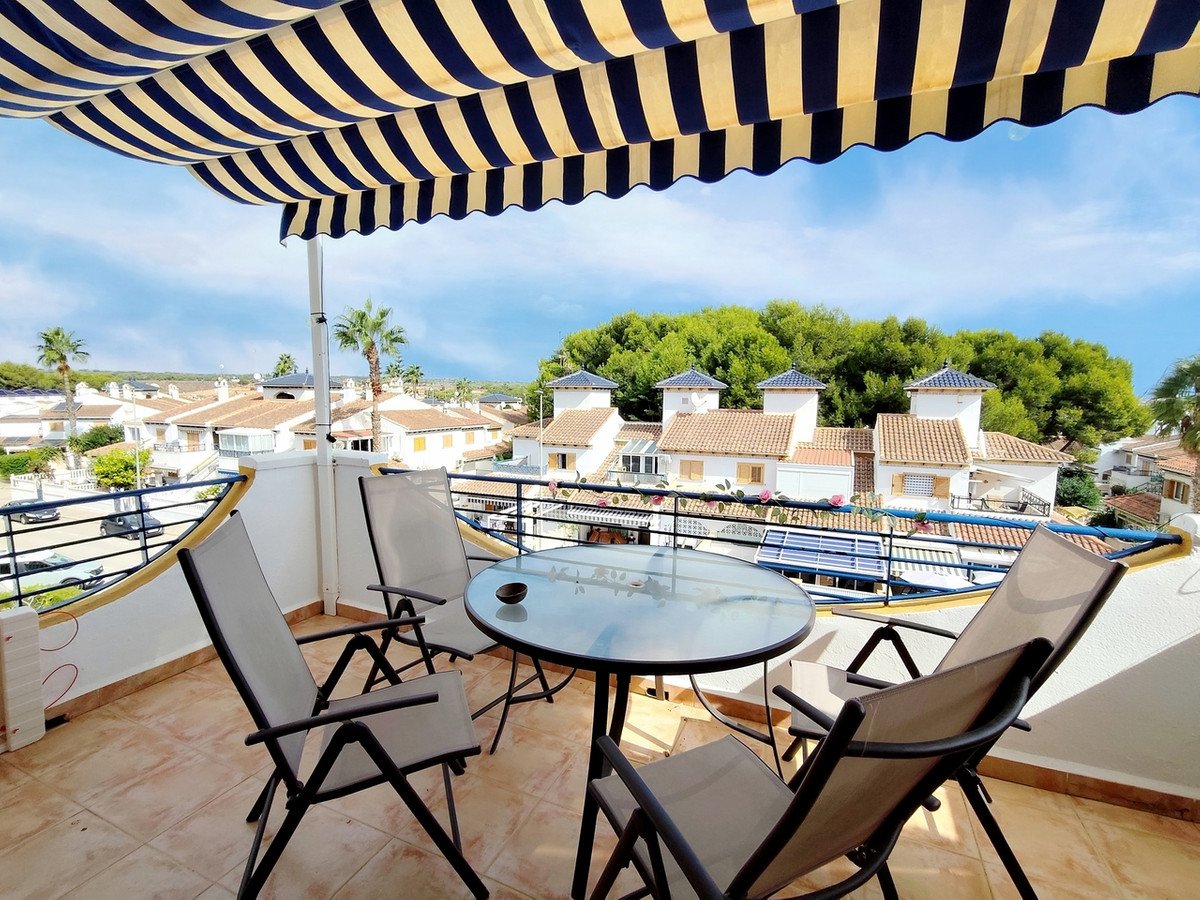 2 Bed Middle Floor Apartment in Mil Palmeras