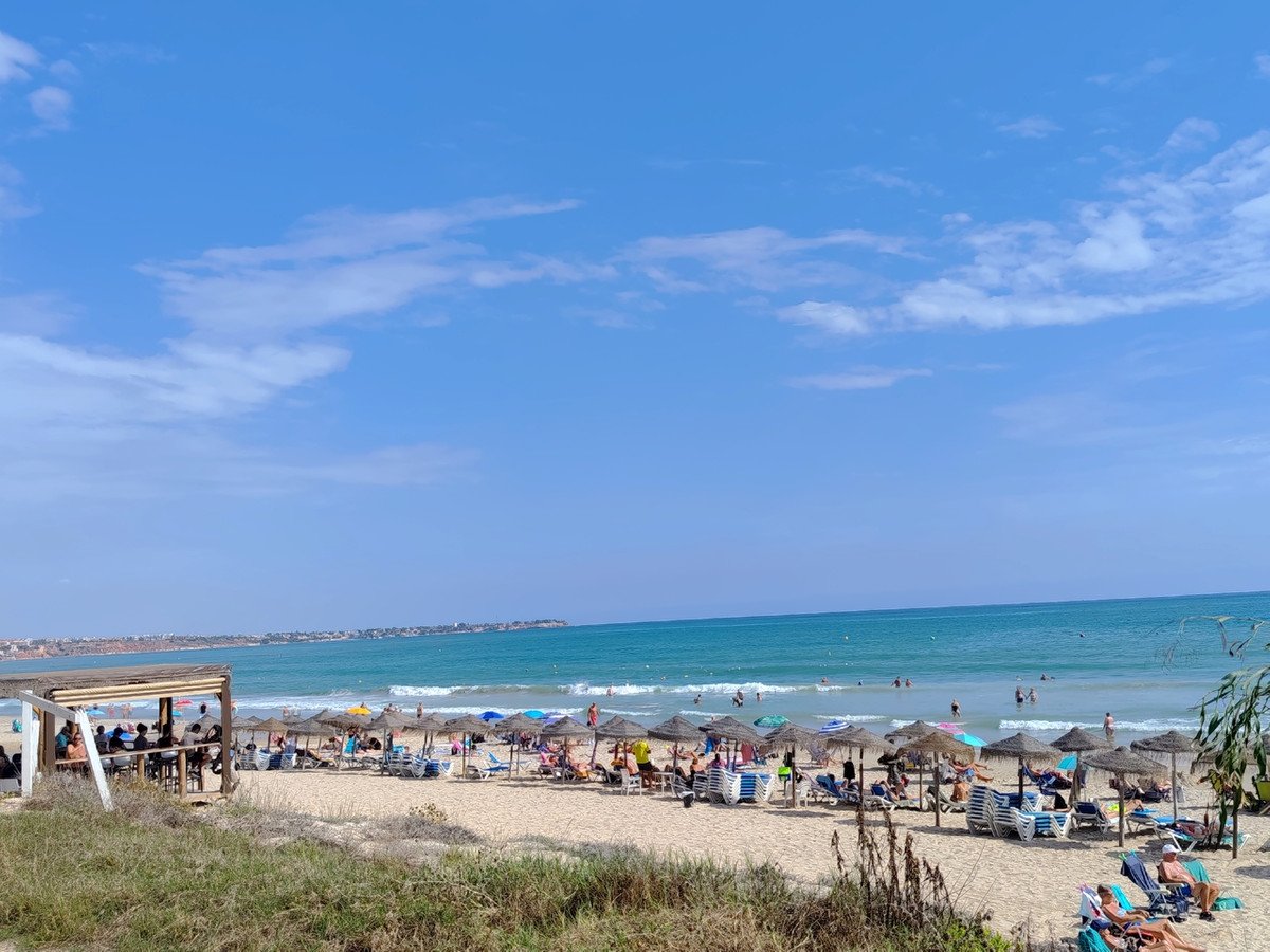 2 Bed Middle Floor Apartment in Mil Palmeras