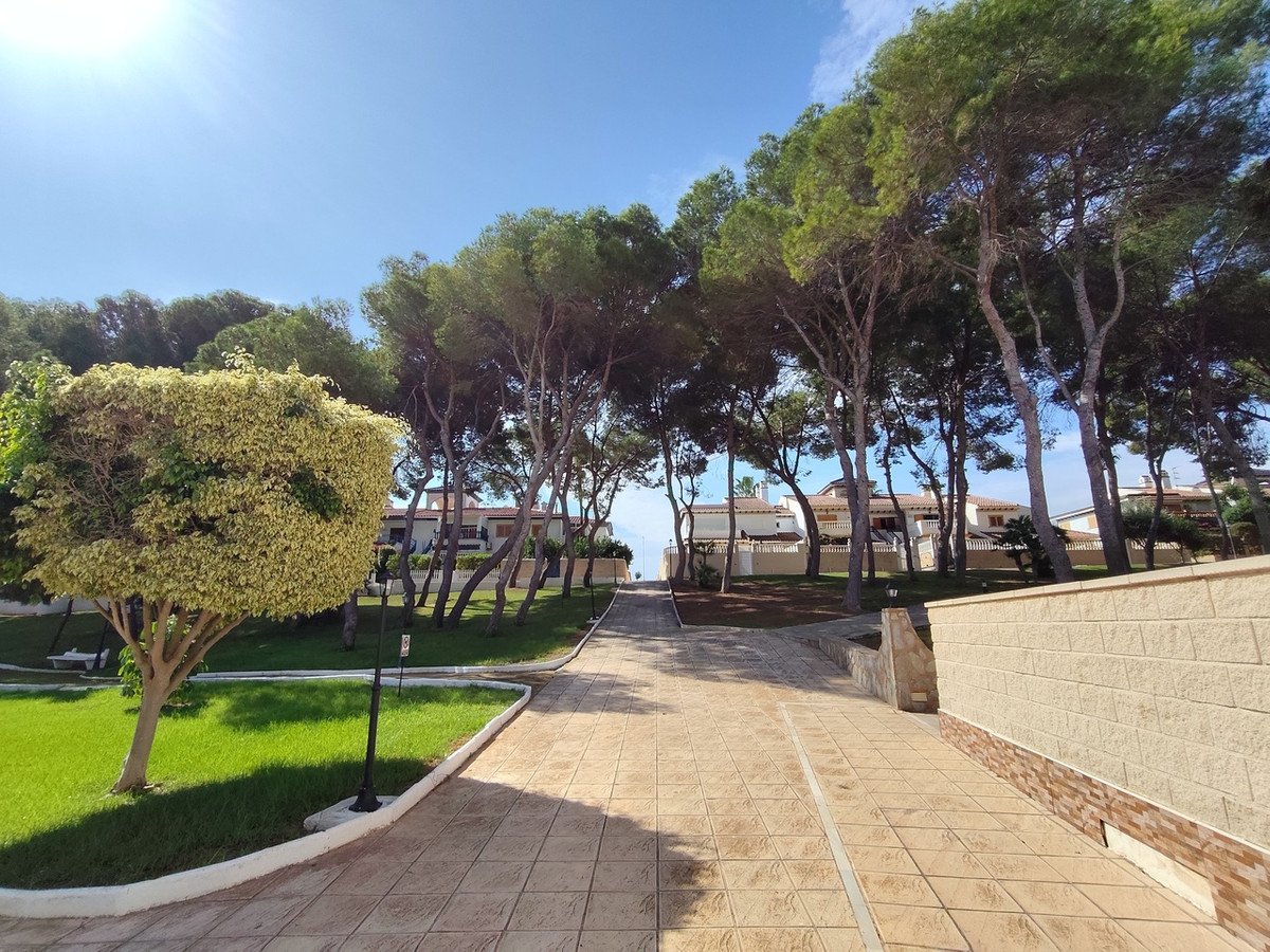 2 Bed Middle Floor Apartment in Mil Palmeras