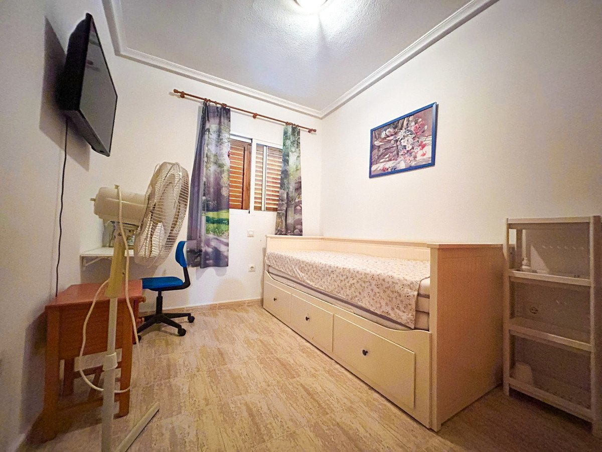 2 Bed Middle Floor Apartment in Mil Palmeras