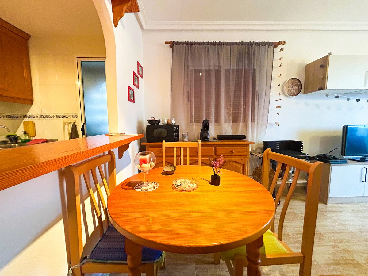 2 Bed Middle Floor Apartment in Mil Palmeras